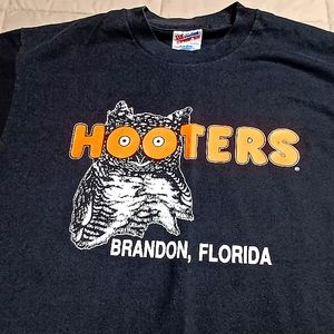 HOOTERS T-shirt from the 90s